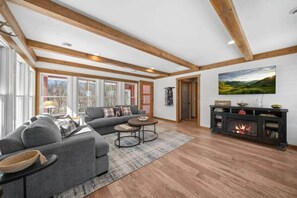 TV - Mallard Lake Retreat (Jackson)