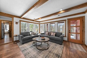 TV - Mallard Lake Retreat (Jackson)