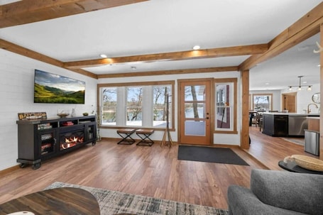 Smart TV, books. Mallard Lake Retreat