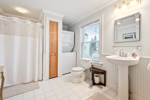 Shower, hair dryer, towels - Downtown Crossing Condo | Walk everywhere, pet friendly (Rangeley)