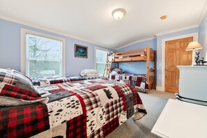 3 bedrooms, iron/ironing board, free WiFi, bed sheets - Downtown Crossing Condo | Walk everywhere, pet friendly (Rangeley)