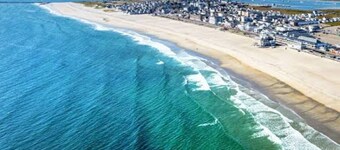 Boho Bungalow • Walk to Beach • Cozy & Modern