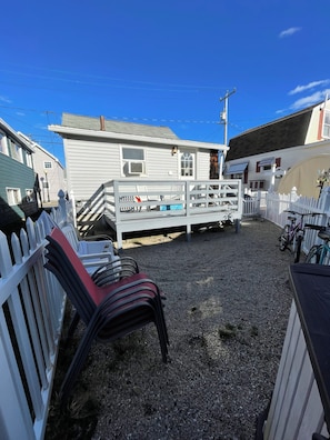 Terrace/patio - Boho Bungalow • Walk to Beach • Cozy & Modern (Hampton)