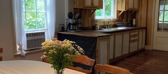 Tucked away 4-bedroom farmhouse - Close to Steubenville, Pittsburgh, Canton