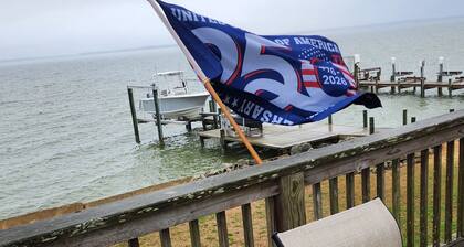 3-bedroom house waterfront house in Aurora with incredible fishing and boat dock