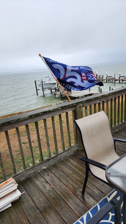 3-bedroom house waterfront house in Aurora with incredible fishing and boat dock
