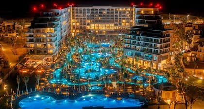 Villa La Valencia Beachfront Ocean View the perfect hotel located in Los Cabos.