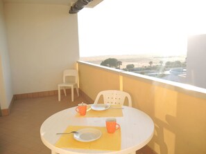 Outdoor dining - Holiday apartment mit Klimaanlage und Pool (Bibione)