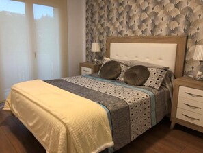 Iron/ironing board - RIERA Modern Apartment in the Heart of Roses (Roses)