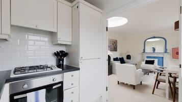 Fridge, oven, dishwasher, coffee/tea maker