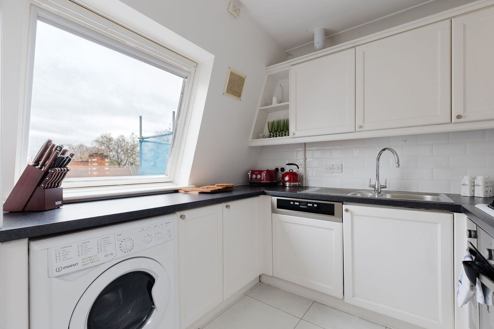 Fridge, oven, dishwasher, coffee/tea maker