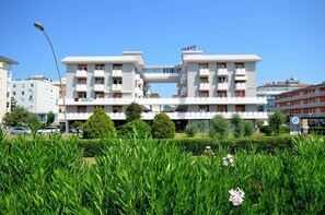 Exterior - Holiday apartment with air conditioning and balcony with sea view (Bibione)