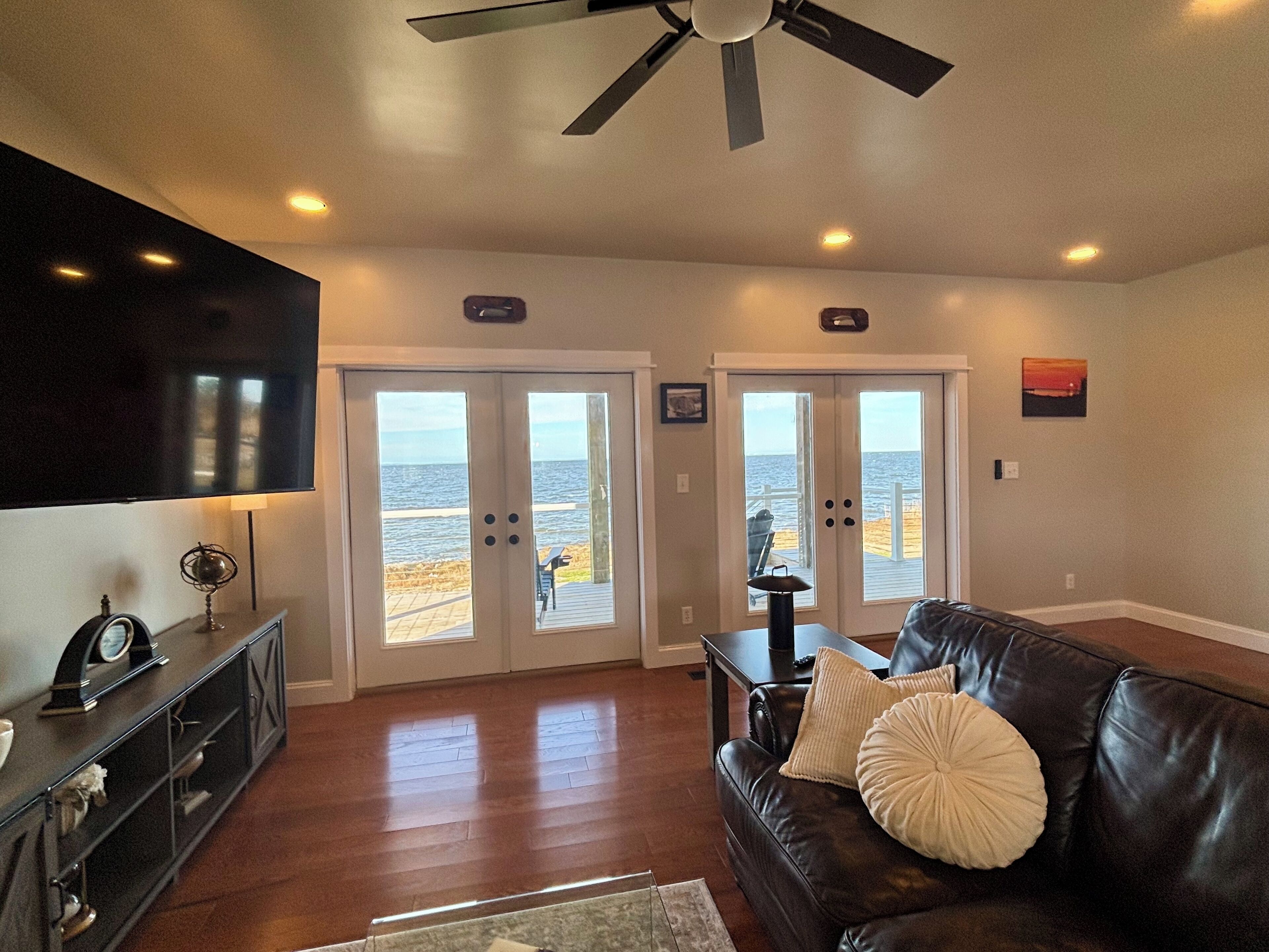 Télévision, cheminée