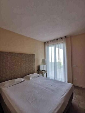 Room - Holiday apartment with balcony with side lake view (Oggebbio)