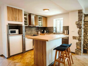 Fridge, microwave, oven, stovetop - Holiday home with air conditioning (Krk)