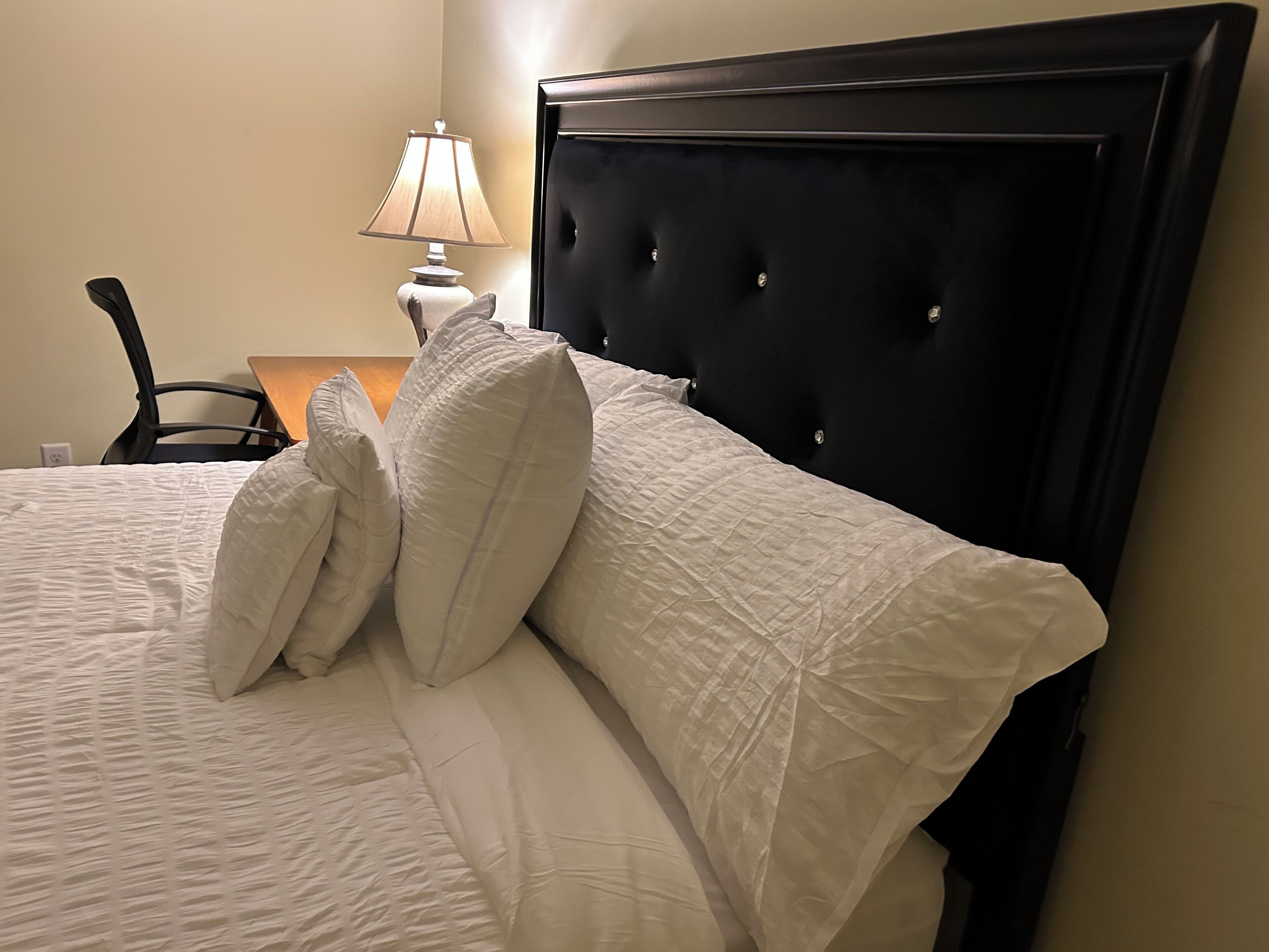 4 chambres, fer et planche à repasser, Wi-Fi, draps fournis