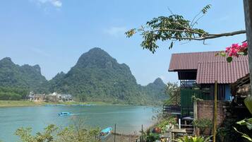 Vista frontal de la propiedad