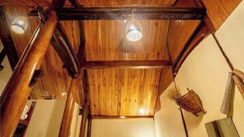 Verduisterende gordijnen, geluiddichte muren, gratis wifi