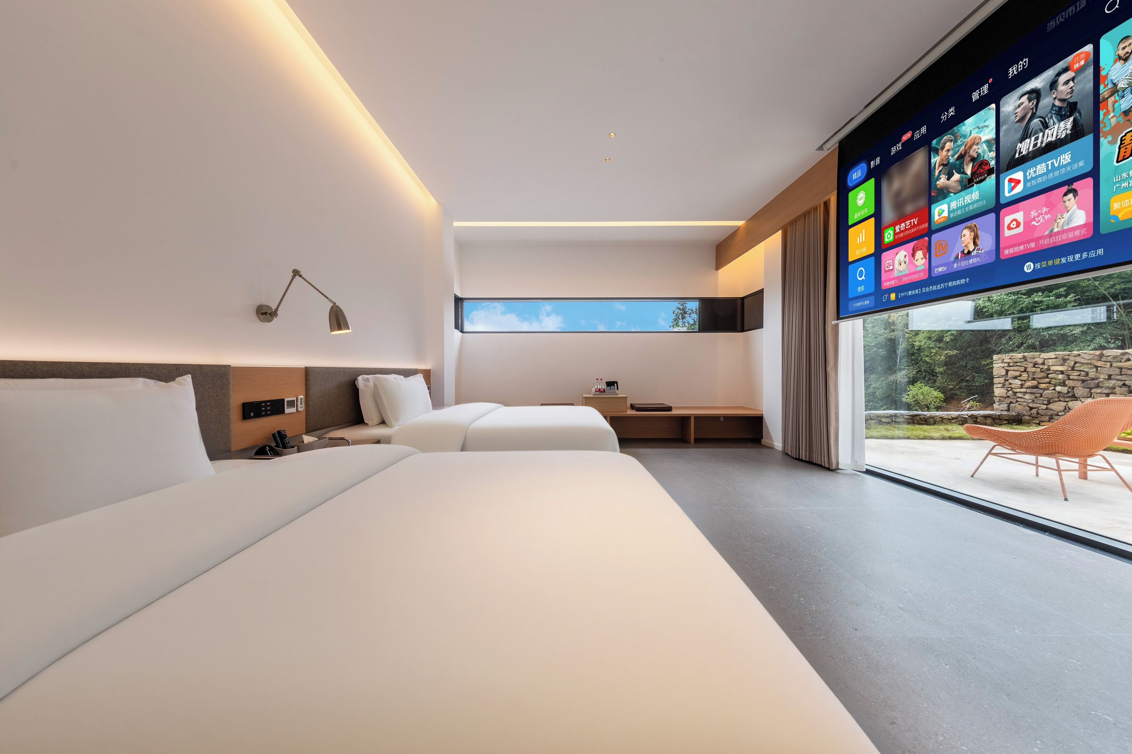 Deluxe-Zweibettzimmer, Terrasse, Bergblick | Laptopgeeigneter Arbeitsplatz, kostenloses WLAN