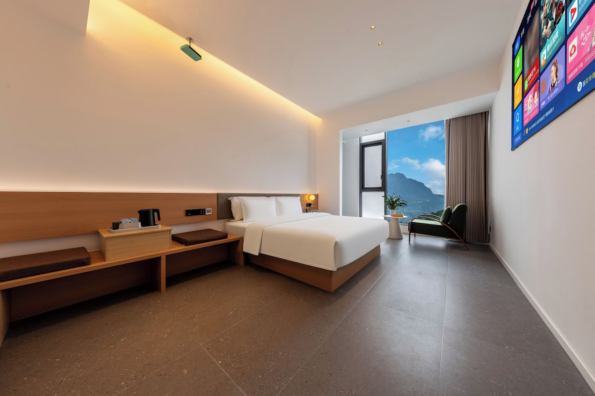 Comfort Double Room, Hill View | Laptop workspace, free WiFi