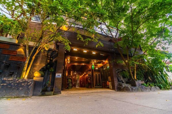 ฝ่ายต้อนรับ