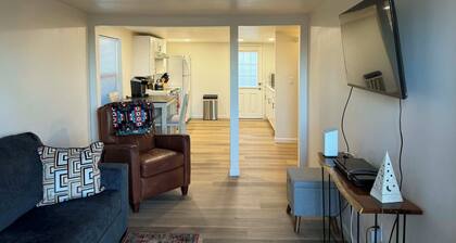 Central East 1BR/1Bath
Near Hospitals & Mall