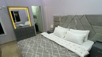 Iron/ironing board, WiFi, bed sheets