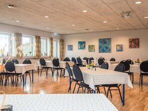 House | Dining - 4 Person Holiday Home in Hojer (Højer)