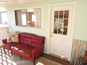 Terrace/patio - Miners Choice 3 Bedroom on Main St TV WIFI Piano (Julian)