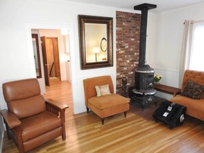 Interior - Miners Choice 3 Bedroom on Main St TV WIFI Piano (Julian)