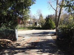 Property grounds - Miner's Choice 3-Bedroom on Main St. Bonus Rooms Sleeps up to 9 TV, WIFI, Piano (Julian)