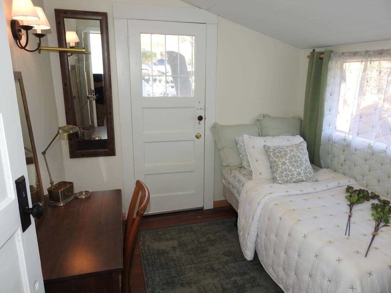 3 bedrooms, in-room safe, iron/ironing board, free WiFi