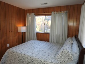 3 bedrooms, in-room safe, iron/ironing board, free WiFi - Miners Choice 3 Bedroom on Main St TV WIFI Piano (Julian)