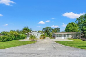 Exterior - Modern 3BR • Smart TVs • Near Downtown Naples (Naples)