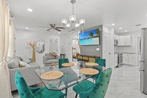 Interior - Modern 3BR • Smart TVs • Near Downtown Naples (Naples)