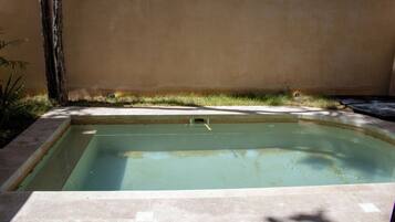 2 piscines extérieures