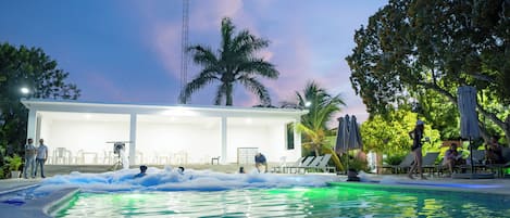 Outdoor pool, pool umbrellas