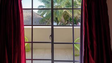 Yhden hengen huone, osittainen valtamerinäköala | Terassi/patio