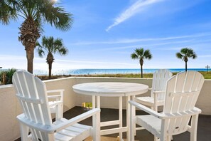 Outdoor dining - Beachfront Studio w/ Pool & Gulf Views (Panama City Beach)