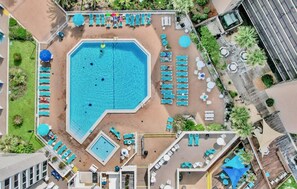 Pool - Beachfront Studio w/ Pool & Gulf Views (Panama City Beach)