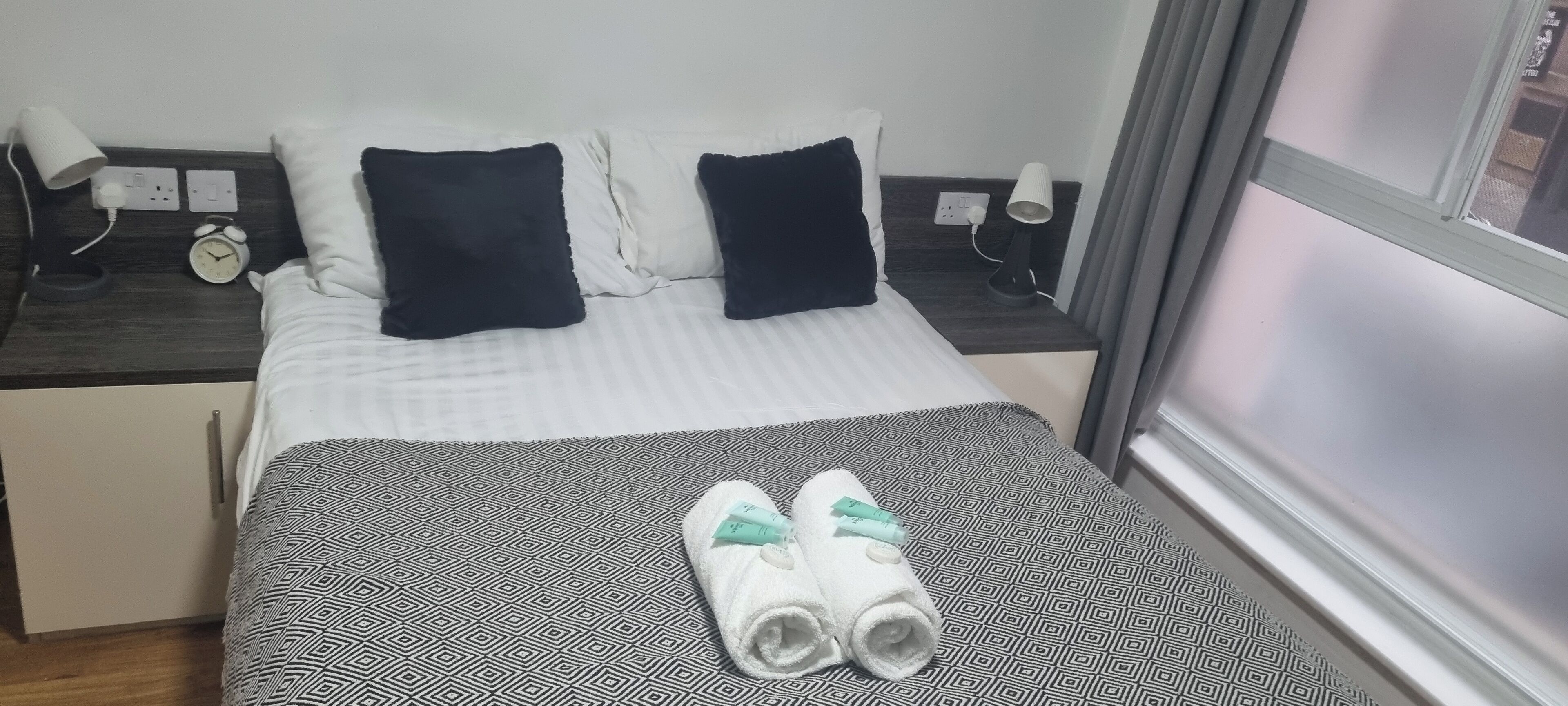 熨斗/熨衫板、Wi-Fi、床單