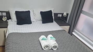 Iron/ironing board, WiFi, bed sheets