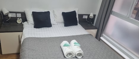 熨斗/熨衫板、Wi-Fi、床單