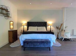 Room - Charming country retreat, Lakeview Cottage Hot tub (Wisbech)