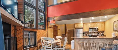 Comfort Condo, Patio, Mountain View | Private kitchen