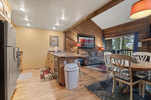 Comfort appartement, terras, uitzicht op bergen | Interieur