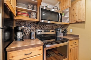 Comfort Condo, Patio, Mountain View | Private kitchen - Ski Access SS7B Retreat Pet Friendly (Brian Head)