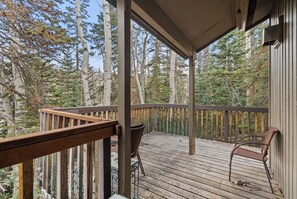 Kondominium Comfort, patio, pemandangan gunung | Halaman properti