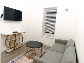 TV - Cardiff Cozy One Bedroom Apartment (Cardiff)