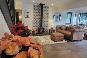 Interior - 3 Bed House - Sea Views, Balcony, Parking, Pets (Innellan)